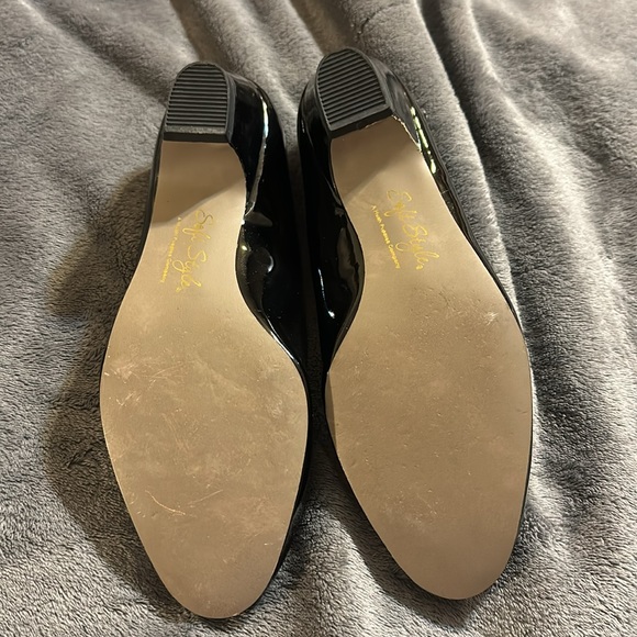 Hush Puppies Soft Style Round Toe Black low heel - Picture 9 of 11